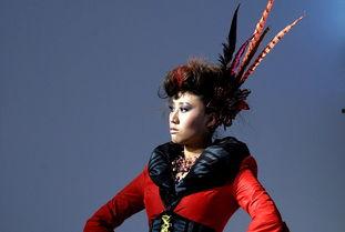 娱乐吃瓜君奇装异服,时尚界的另类风采